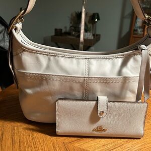 Coach Cream Leather Shoulder Hobo Bag with Matching Wallet